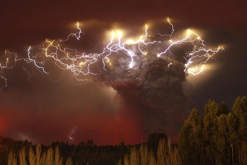 Illustration for article titled Volcanic Lightning: How does it work?!